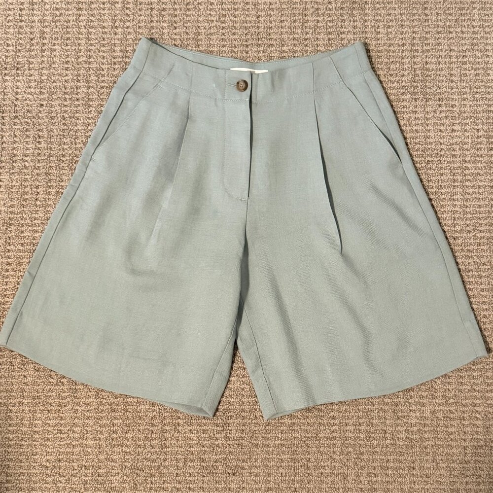 Banana Republic Women's pleated shorts